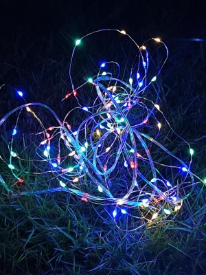 Гирлянда светодиодная "Разноцветные нити" 100LED 7м (4м+3м) мультиколор на солнечной батарее аккумулятор AA NI-MH 600мАч IP44 КОСМОС KOC_SOL196 Гирлянда светодиодная "Разноцветные нити" 100LED 7м (4м+3м) мультиколор на солнечной батарее аккумулятор AA NI-MH 600мАч IP44 КОСМОС KOC_SOL196